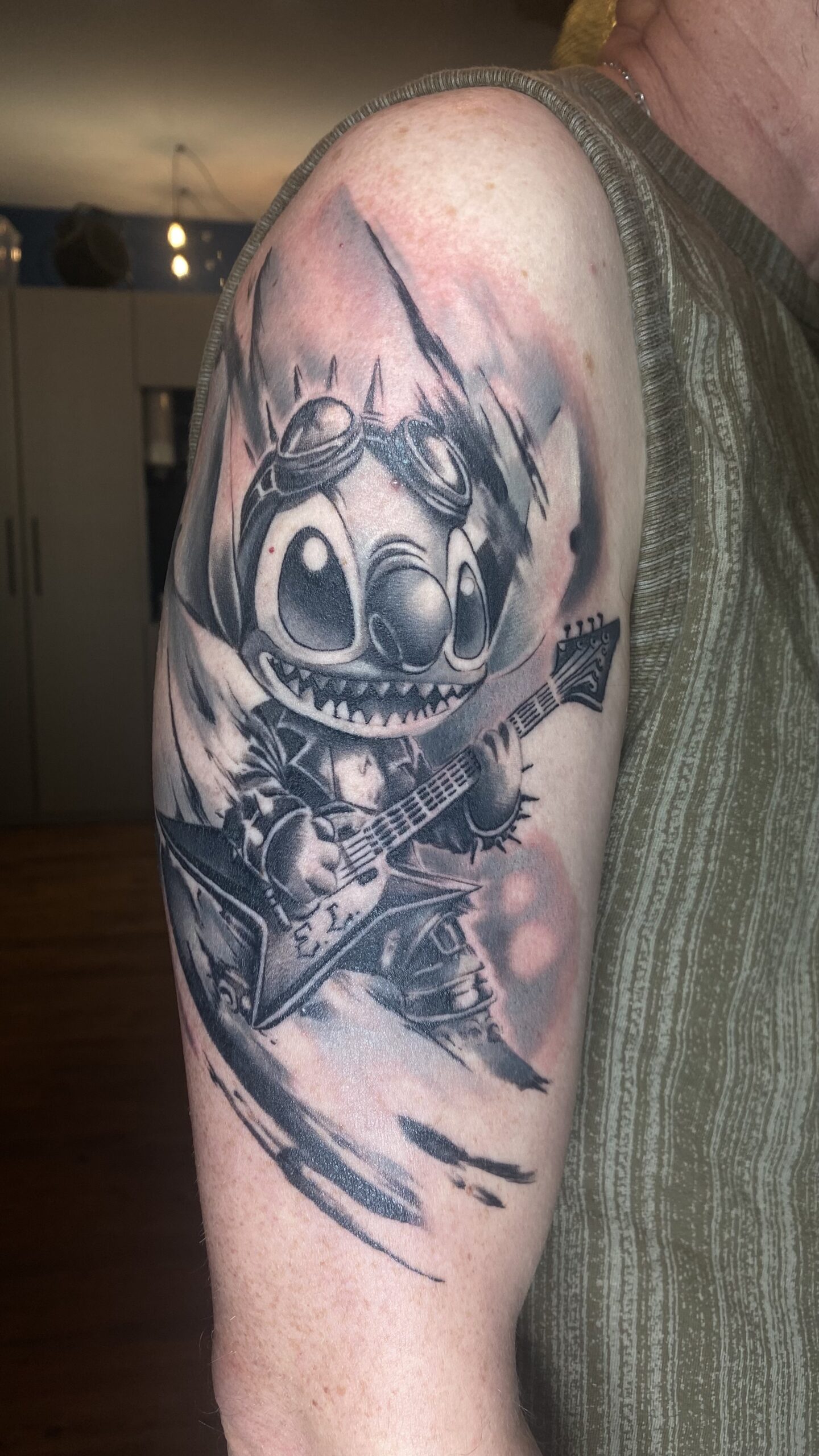 tattoo réaliste noir et gris stitch