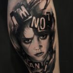 tattoo réaliste noir et gris mercredi