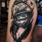 tattoo casque femme noir et gris