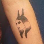 tattoo en noir et gris d'une artiste de la main d'encre centsoixante